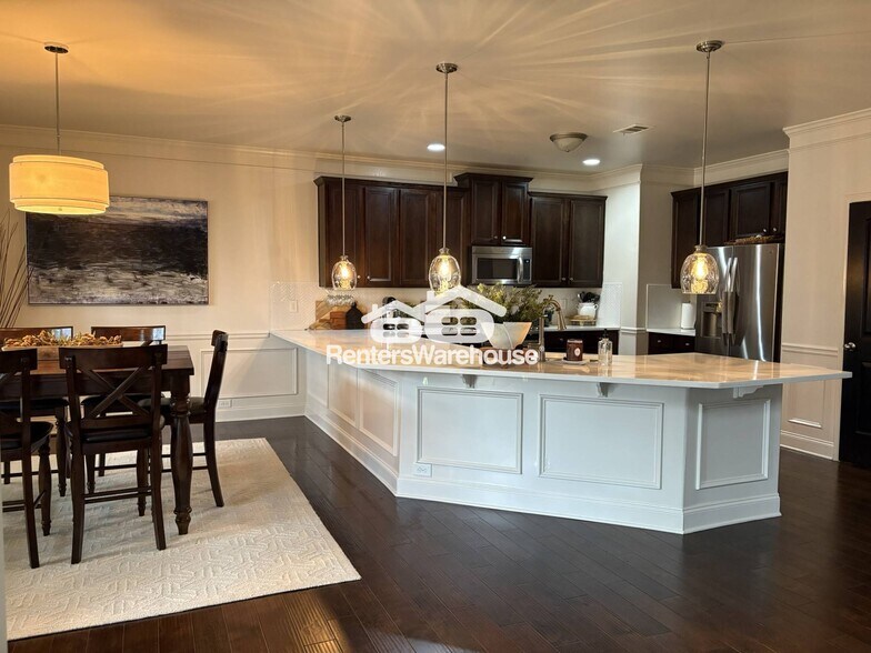 Building Photo - 4581 River Hill Cir