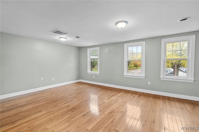 Building Photo - 2342 Seneca St