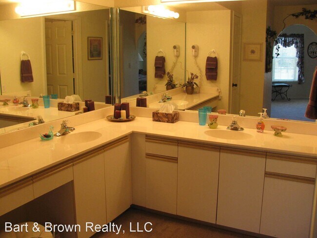 Building Photo - 110 W Rockford Dr