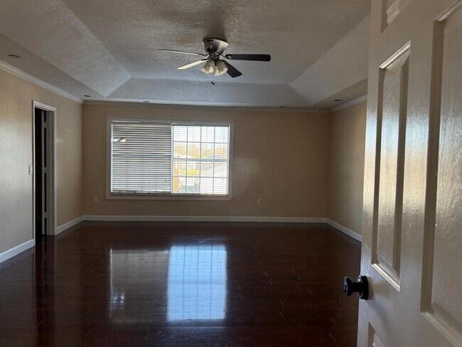 Building Photo - 3208 Fairfield Dr