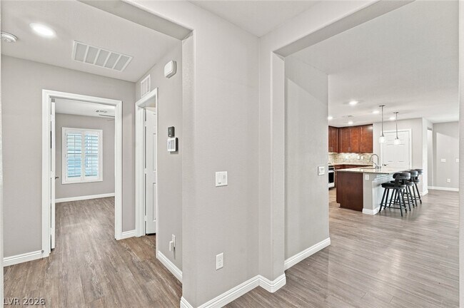 Building Photo - 1525 Deep Valley Ave