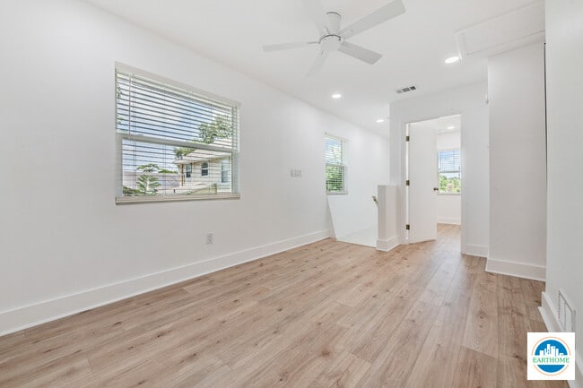 Building Photo - 3226 6th Ave S