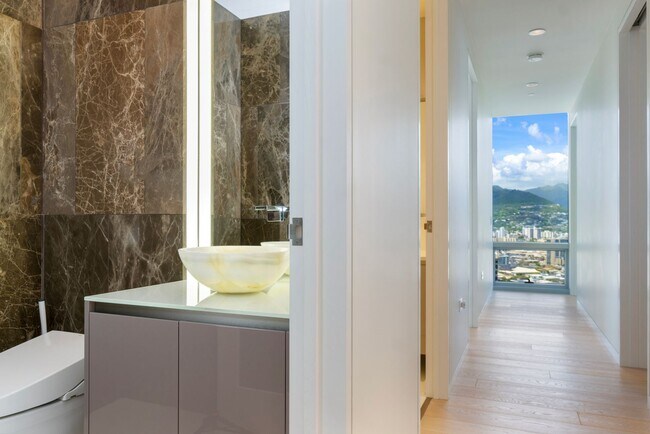 Building Photo - 28th floor Waiea residence: Fully-furnishe...