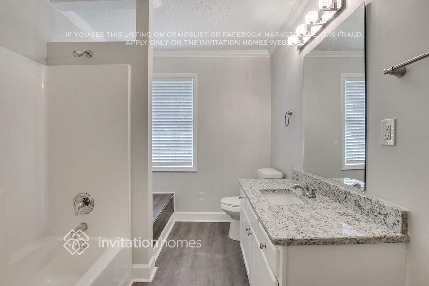 Building Photo - 3552 Meadowview Dr