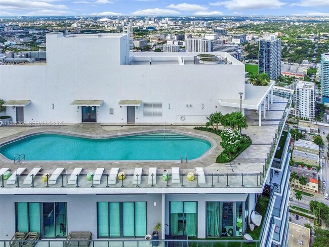 Building Photo - 501 NE 31st St