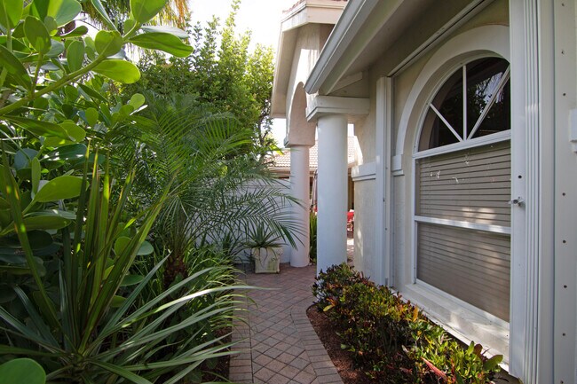 Building Photo - 2771 Twin Oaks Way