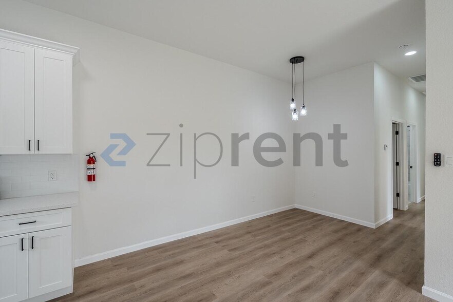 Building Photo - 303 Cartersville St