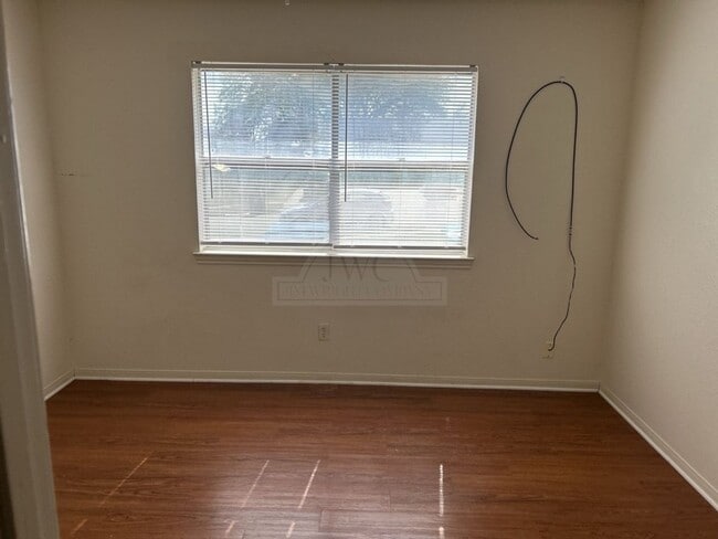 Building Photo - 206 Sorrell Dr