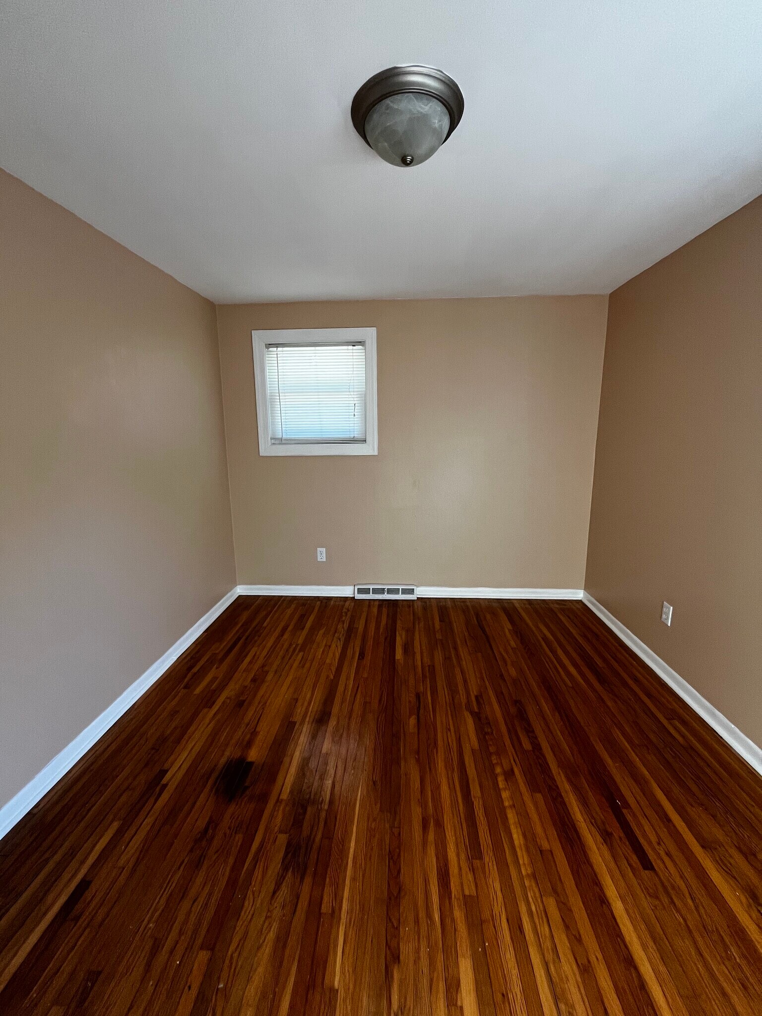 Building Photo - 51 N Seine Dr