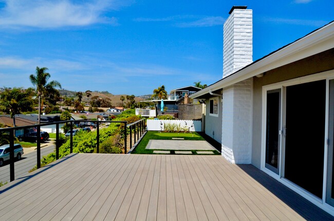 Building Photo - 225 Via San Andreas
