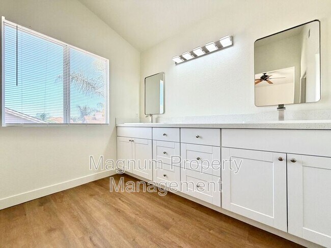 Building Photo - 15854 Pampas Ct