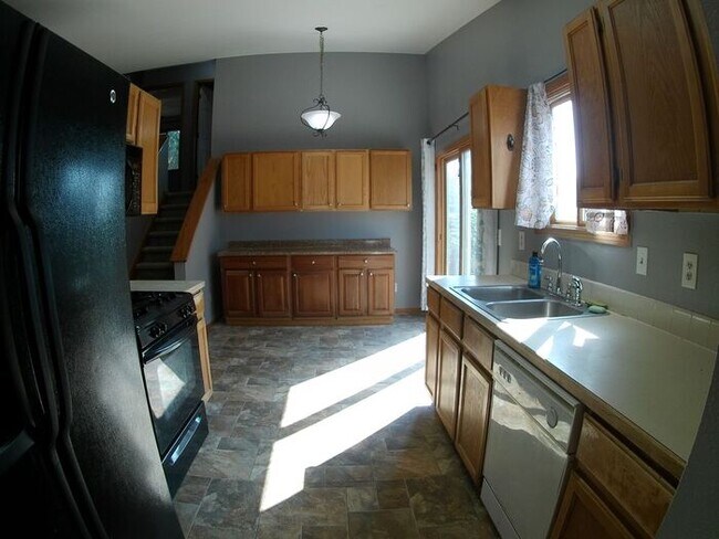 Building Photo - Fantastic 4 bedroom House