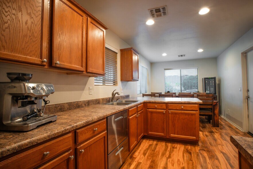 Building Photo - 3724 W Fitzwater Ct