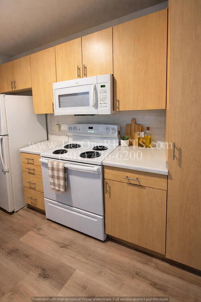 Building Photo - No deposit option for qualified renters