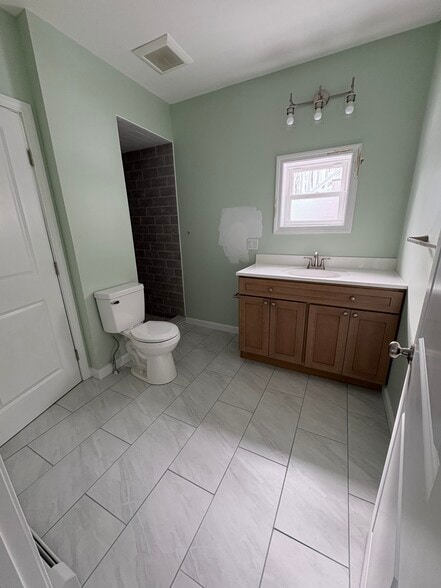 Bathroom - 316 Old Fall River Rd