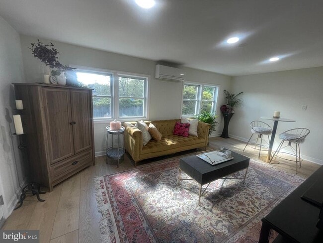 Building Photo - 304 Anderson Ave