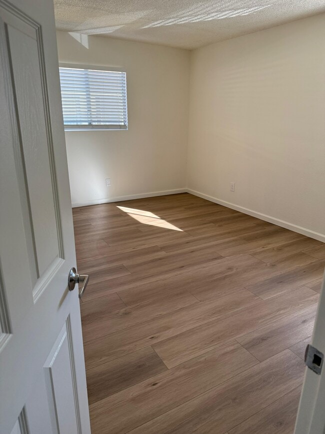 Building Photo - 5436-4 Imperial Ave