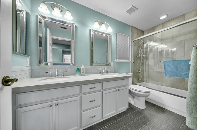 Building Photo - Beautifully updated 3-bedroom home close to shopping