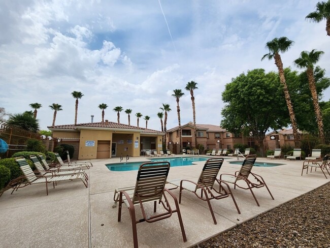 Building Photo - 1050 E Cactus Ave