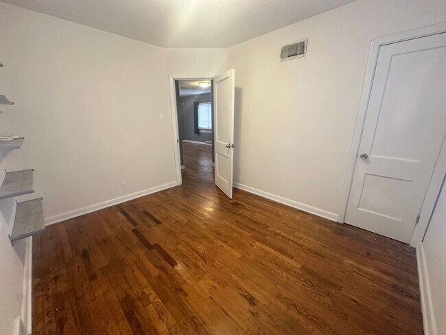 Building Photo - Charming 2 bedroom, 1 bath on a corner lot with large fenced backyard.