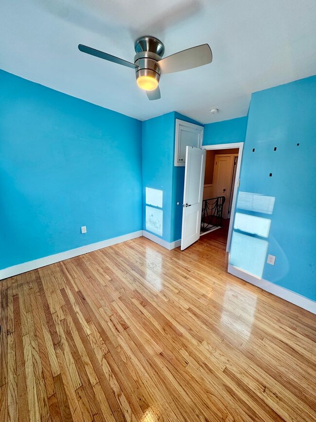 Building Photo - Updated Port Richmond Home