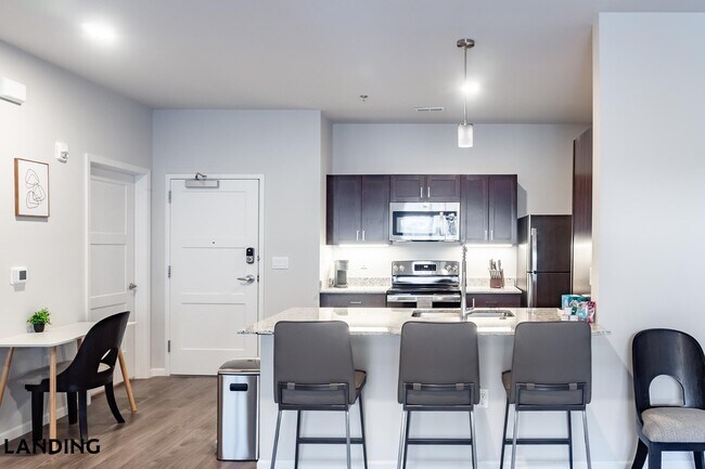 Building Photo - 2023 N Broadmoor Ave