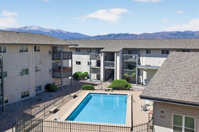 Building Photo - 5030 El Camino Dr