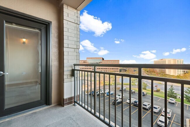 Building Photo - 850 Village Center Dr