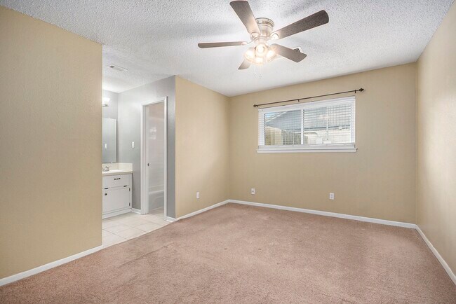 Building Photo - 2801 Westbury Ln