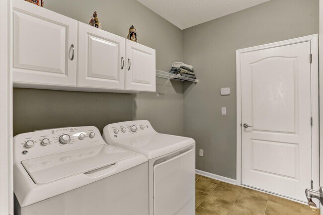 Building Photo - 94264 Woodbrier Cir