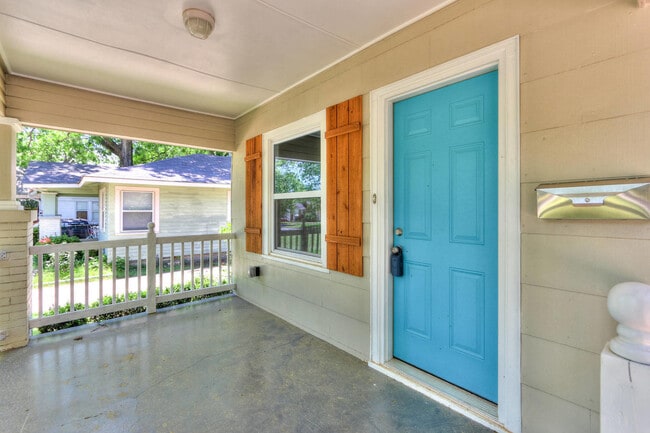 Building Photo - Remodeled Retreat w/ Covered Patio, Front ...