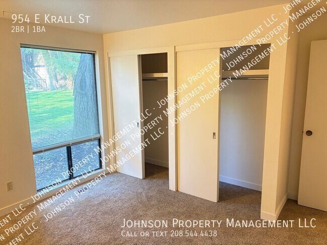 Building Photo - 954 E Krall St