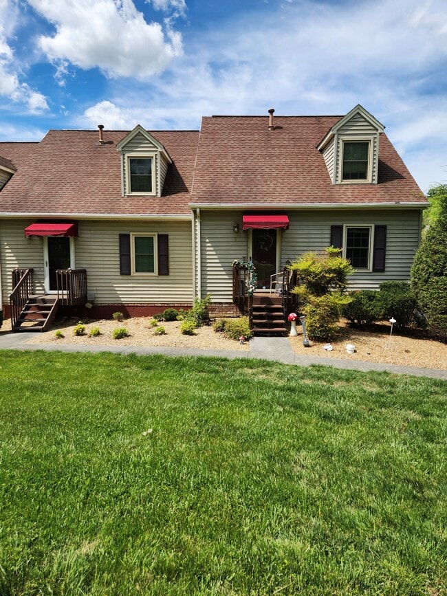 Building Photo - 2503 E Lakeview Dr