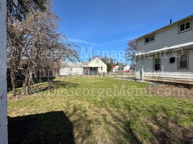 Building Photo - Gorgeous Spacious 4 Bedroom 1.5 Bath Singl...