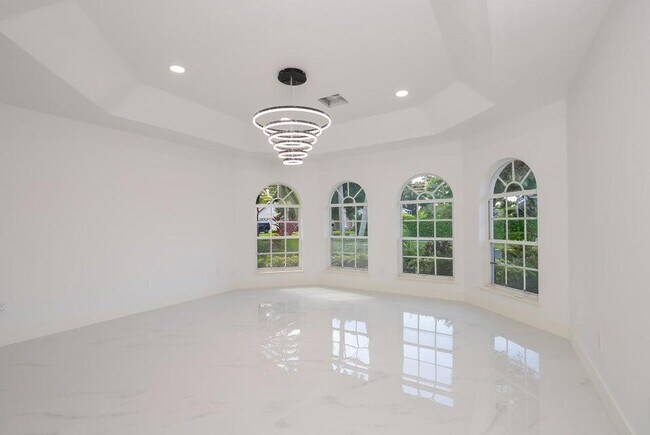 Building Photo - 1268 SW Briarwood Dr