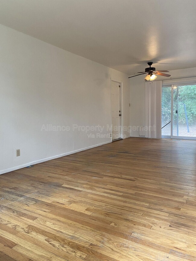 Building Photo - 1509 Evergreen Dr