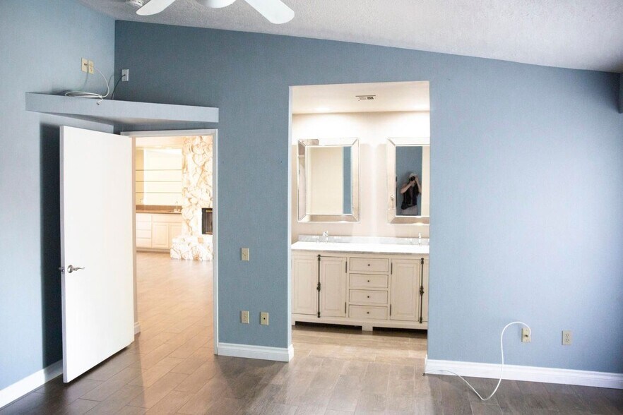 Building Photo - 40588 Clover Ln