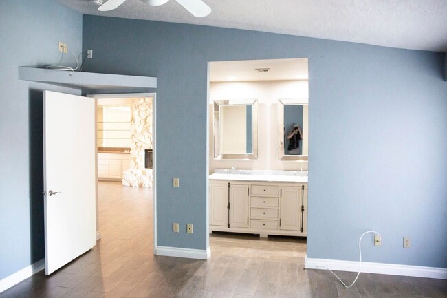 Building Photo - 40588 Clover Ln