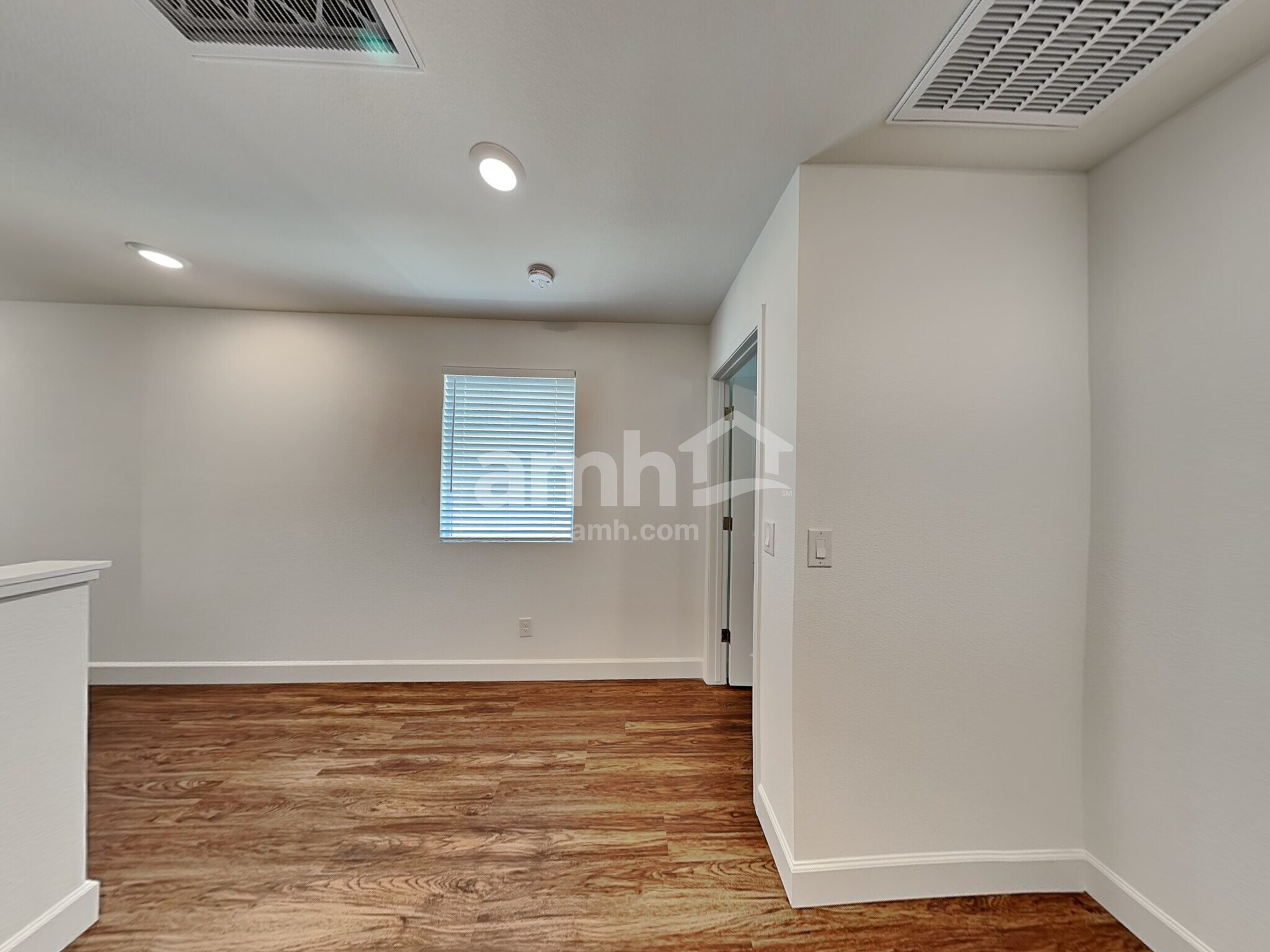 Building Photo - 10132 W Oleta Ave