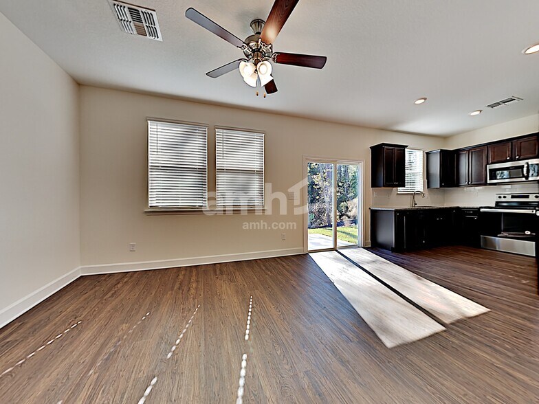 Building Photo - 8674 Highfield Ave