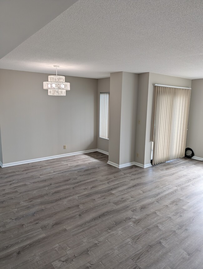 Building Photo - 7505 River Rd