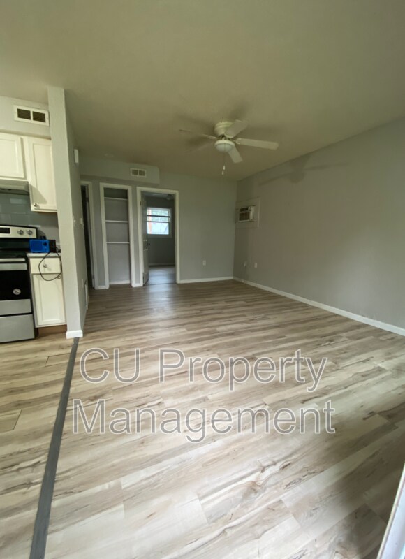 Building Photo - 333 S Steffler St