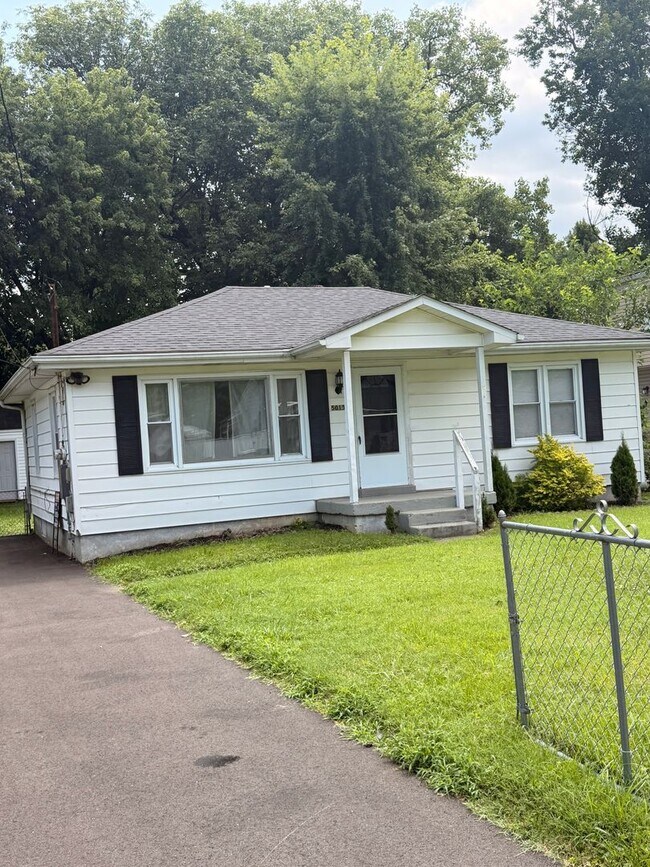 Building Photo - Gorgeous 2 bedroom/1 bath house!
