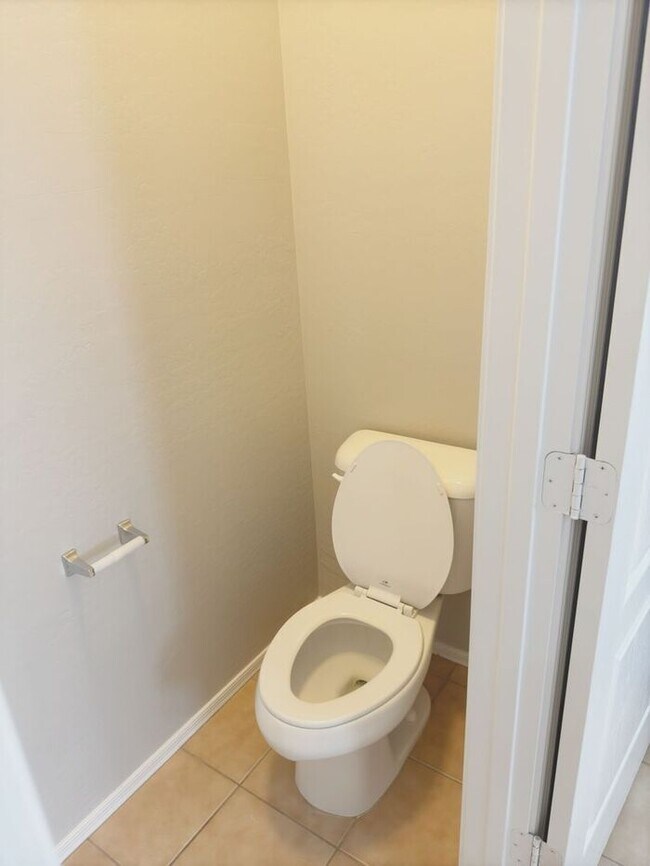 Building Photo - MOVE IN SPECILAS!! 5BD 3BA IN JOHNSON RANC...