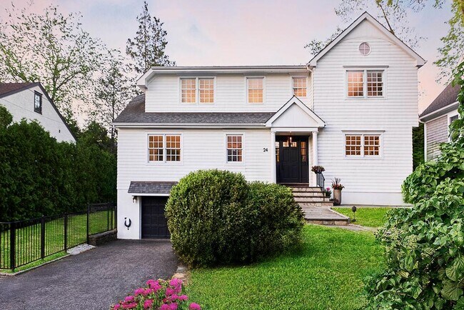 Primary Photo - 24 Lindbergh Ave