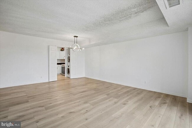 Building Photo - 3800 Powell Ln