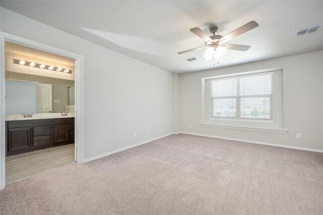 Building Photo - 3537 Brentwood Dr
