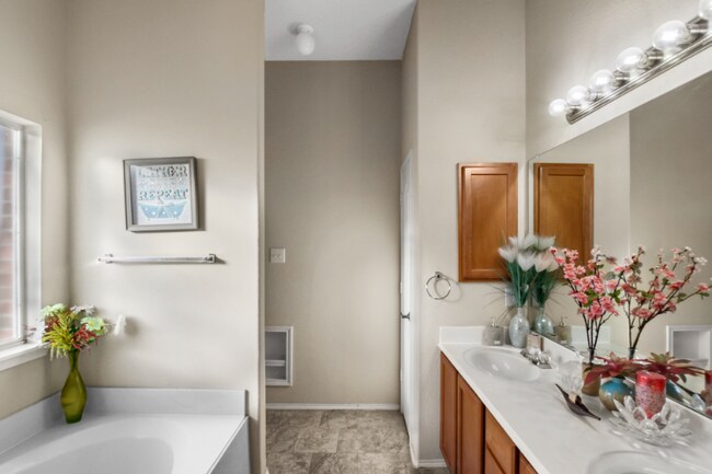 Building Photo - 2697 Redcedar Dr