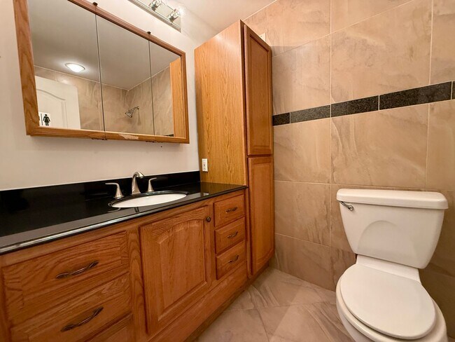 Building Photo - 9 Rooms  6 Bedroom 4 baths Granite Kitchen Executive Home For $5990