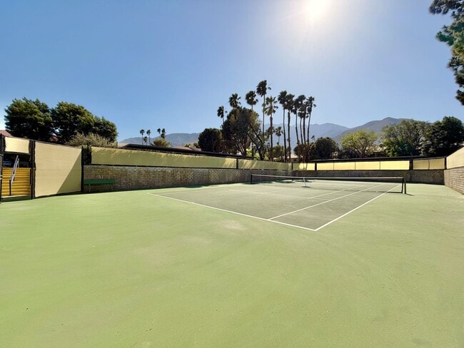 Building Photo - AVAILABLE NOW!! GORGEOUS 1 Bedroom 1 Bathroom - First Floor Condo in Palm Springs!!